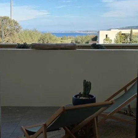 Charmant T3 Avec Piscine * Calvi (Corsica)